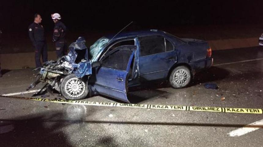 TIR'a arkadan çarpan otomobildeki 2 kardeş öldü