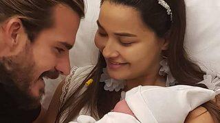 Gizem ve Hakan Hatipoğlu, bebeklerinin yüzünü ilk kez gösterdi