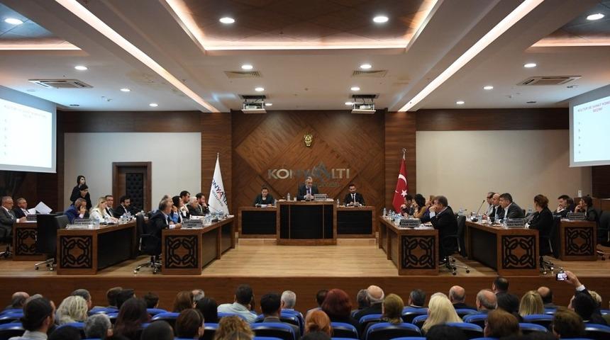 Konyaaltı&rsquo;nda Semih Esen başkanlığında ilk meclis