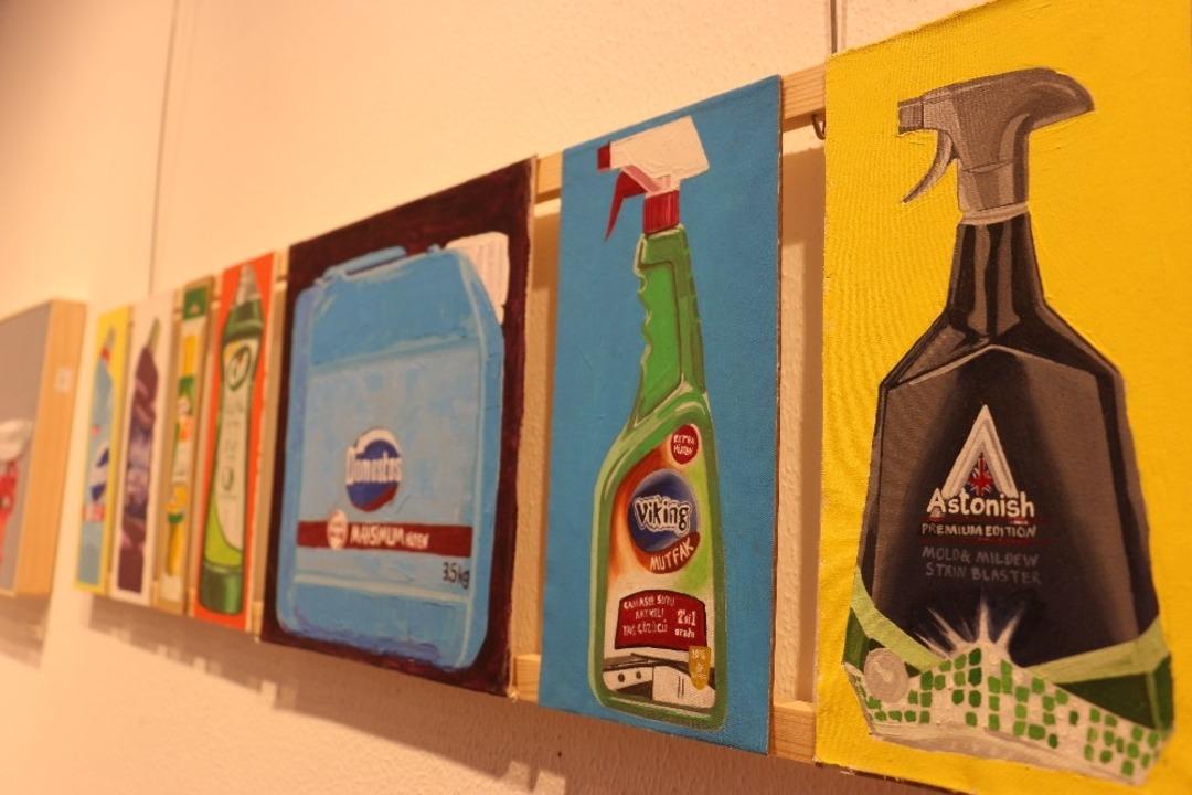 &Uuml;&ccedil; arkadaşın resim sergisi ziyaret&ccedil;ilerini bekliyor