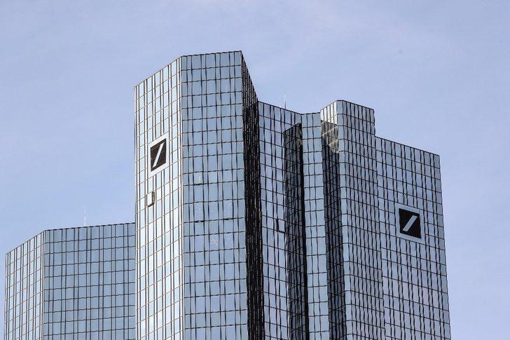 Deutsche Bank çalışanları Commerzbank ile birleşmeye hayır diyor