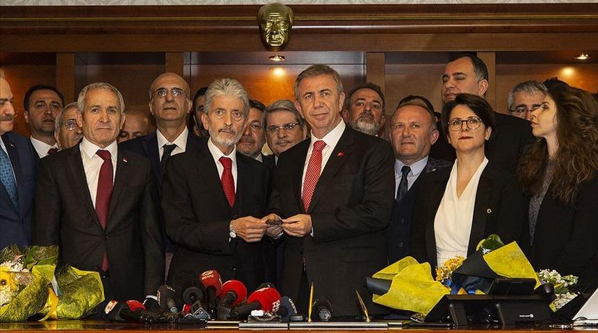 Ankara B&uuml;y&uuml;kşehir Belediyesi Twitter hesabında Kılı&ccedil;daroğlu ve Akşener detayı