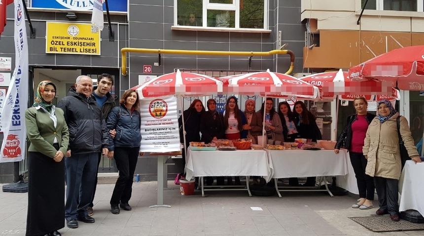 Eskişehir’de otizmli çocuklar yararına kermes