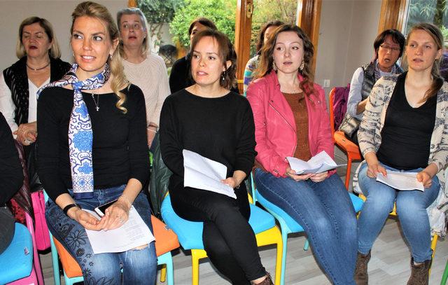 Farklı milletlerden 41 kadın, kız çocukları için türkü söyleyecek