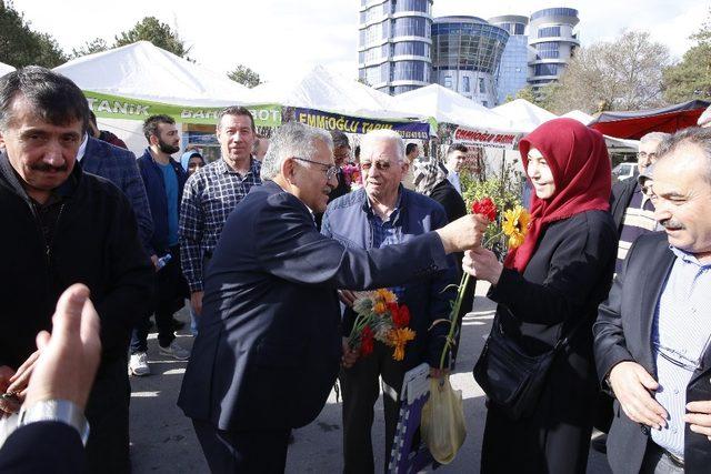 Başkan Büyükkılıç’tan Yöresel Ürünler Fuarına Sürpriz Ziyaret