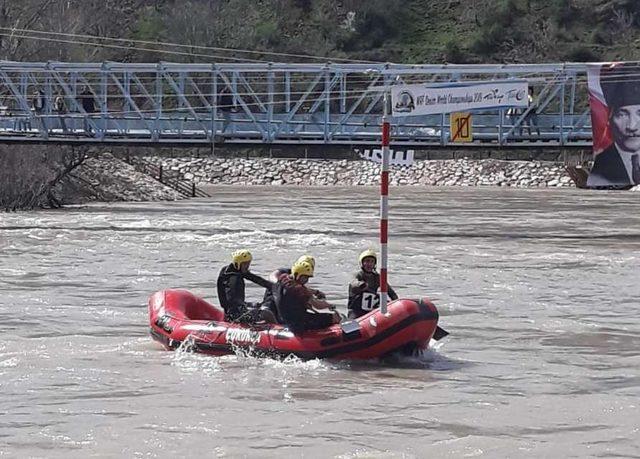 Zap Rafting Takımı şampiyonluk yolunda