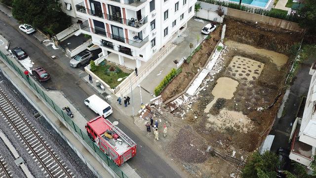 (Havadan fotoğraflarla) Kadıköy'de bahçe duvarı çöktü