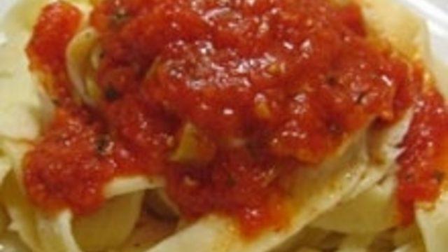 Domates Soslu Makarna