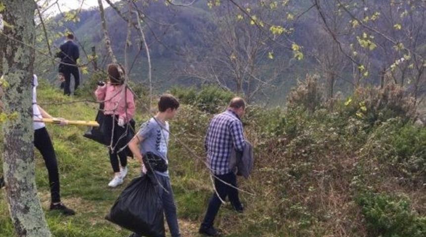 Lise &ouml;ğrencileri tarihi Andoz kalesinde &ccedil;evre temizliği yaptı