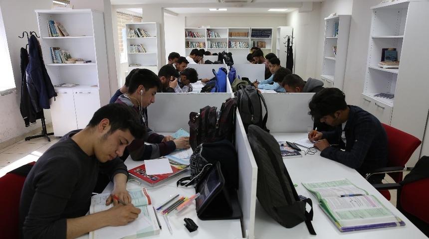 Haliliye Belediyesi, gen&ccedil;leri hayallerine kavuşturuyor