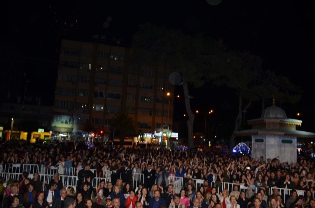 Nazilli&rsquo;de se&ccedil;im zaferi konserle kutlandı