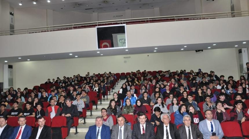 Osmangazi&rsquo;de 300 &ouml;ğrenciye bağlama