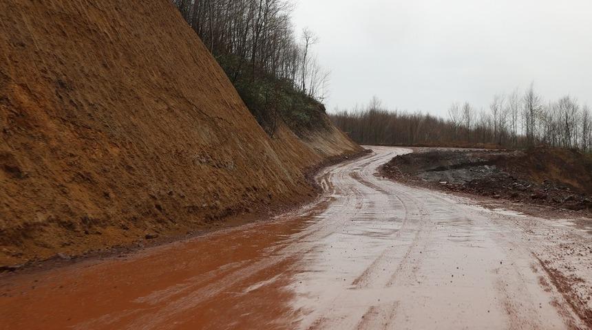 Geyve Kamışlı&rsquo;nın yolları B&uuml;y&uuml;kşehir&rsquo;le yenileniyor
