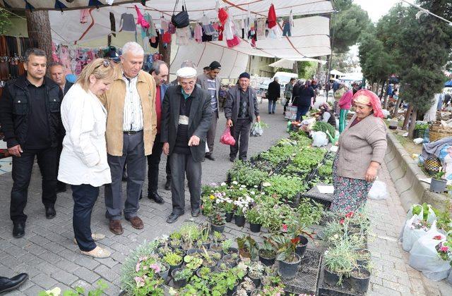 Pazarcı esnafının yüzü güldü