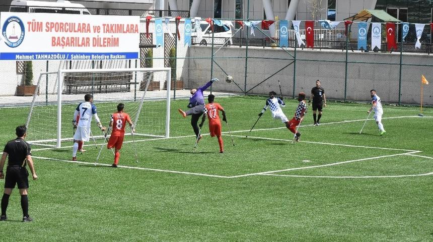 Şahinbey ampute, &ccedil;ıkışını s&uuml;rd&uuml;r&uuml;yor