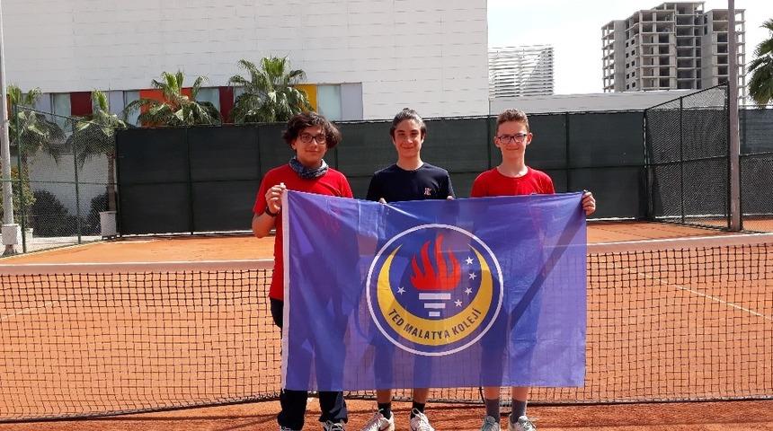 TED Kolejinden teniste b&uuml;y&uuml;k başarı