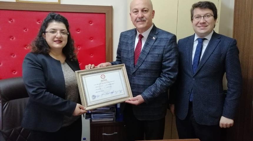 Hayrabolu’da AK Partili Başkan mazbatasını aldı