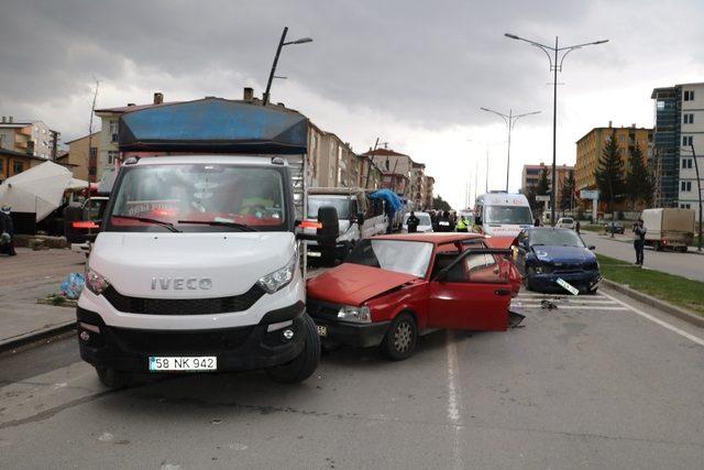 Sivas’ta trafik kazası 2 yaralı