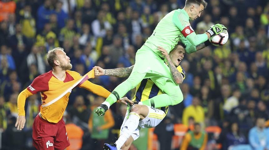 Martin Skrtel'e ilk müdahale Galatasaray cephesinden