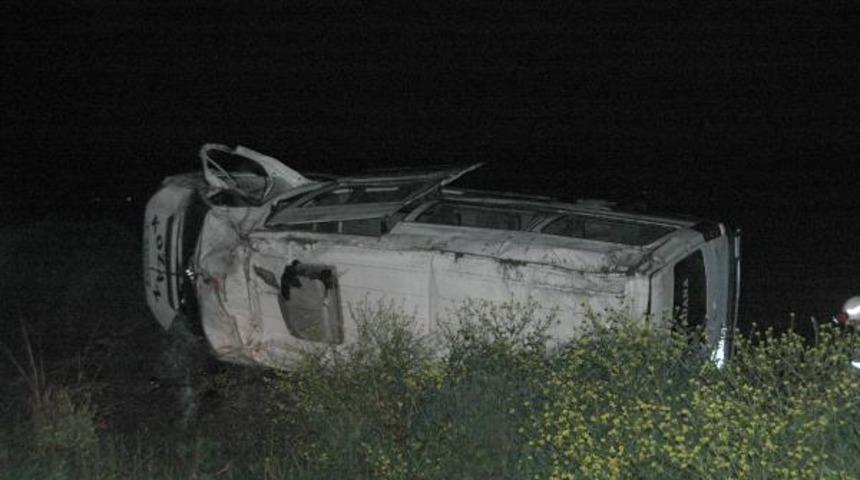 Adana'da yolcu minibüsü takla attı! Ölü ve yaralılar var