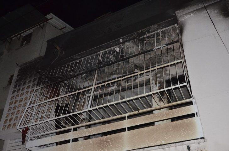Adana’da bir ev çıkan yangından dolayı kullanılamaz hale geldi Yaşam