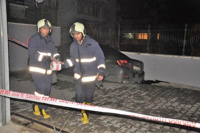 Ankara da istinat duvarı çöktü! 1 araç askıda kaldı 3