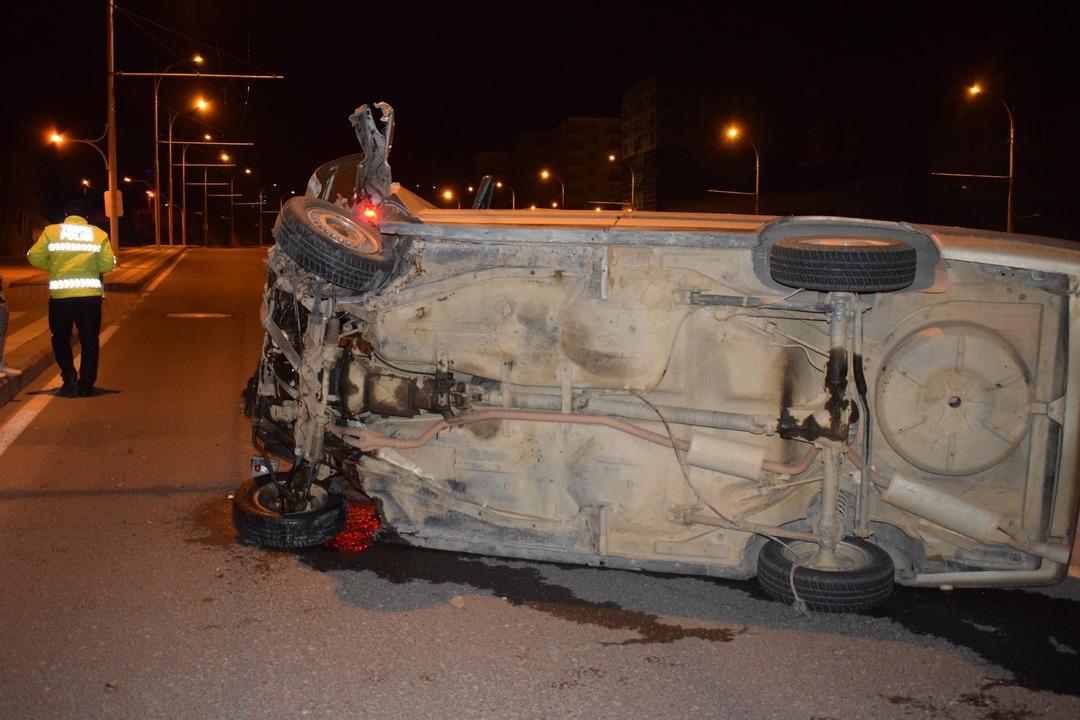 Dayısından izinsiz aldığı ara&ccedil;la kaza yaptı: 1 yaralı