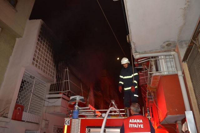 Yangın, 2 katlı evi küle çevirdi