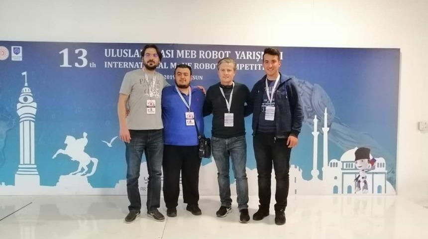 Lapseki Robotik Takımı T&uuml;rkiye 2&rsquo;incisi oldu