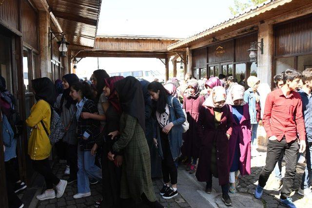 Sincikli öğrenciler Adıyaman Üniversitesi’ni gezdi