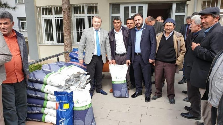 Sungurlu&rsquo;da &ccedil;ift&ccedil;ilere sılajlık mısır ve yonca tohumu dağıtıldı