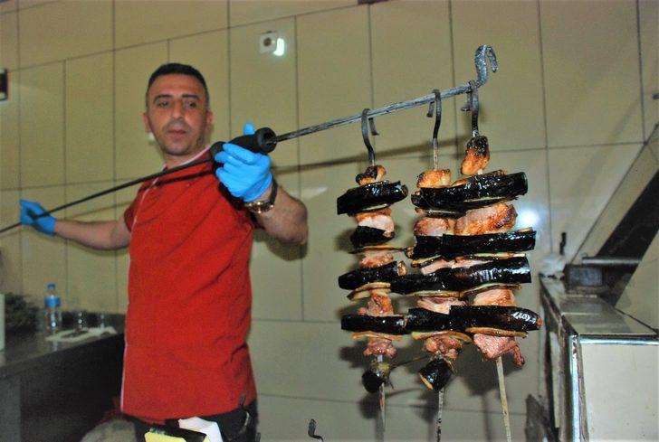 Yemesi cesaret istiyor, kilosu 240, porsiyonu 60 lira  G1