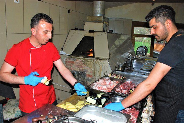 Yemesi cesaret istiyor, kilosu 240, porsiyonu 60 lira  G3