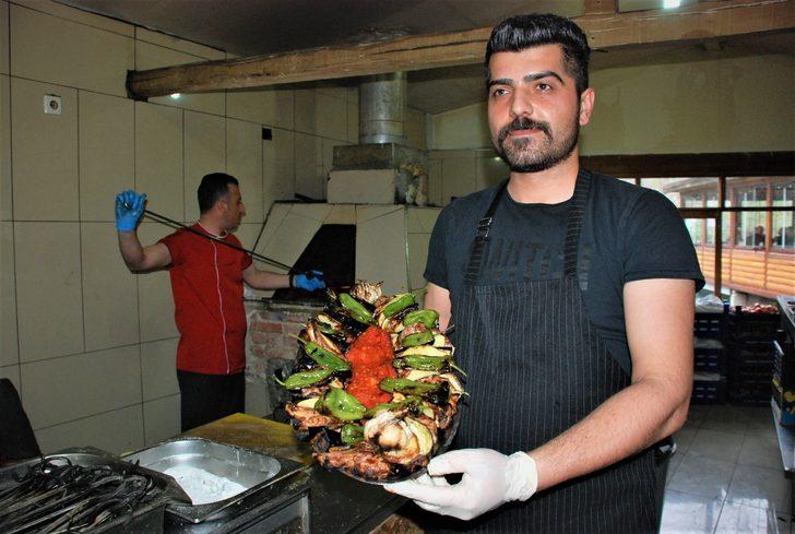 Yemesi cesaret istiyor, kilosu 240, porsiyonu 60 lira  G5