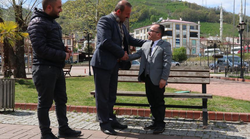 Arkadaşı 'Hayata karşı mücadelen yok' dedi, seçimlere girip muhtar oldu