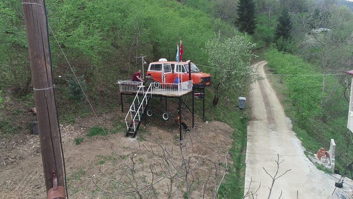 Kızları ağaç ev istedi, o minibüsten ev yaptı G2