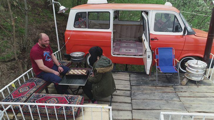 Kızları ağaç ev istedi, o minibüsten ev yaptı G5