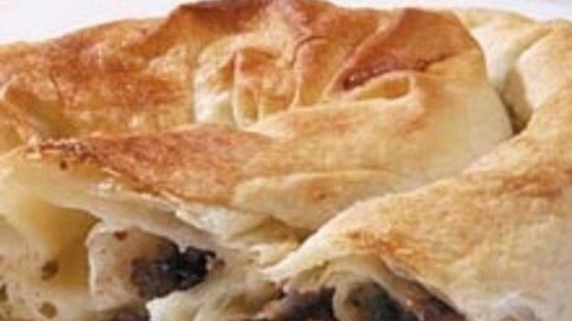 Kıymalı Saray Böreği