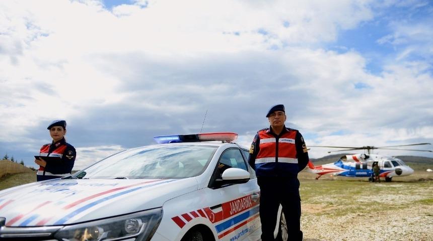 Jandarmanın havadan trafik denetimleri s&uuml;r&uuml;yor