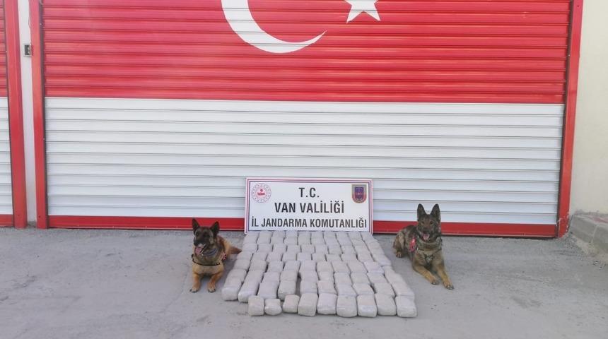 &Ouml;zalp&rsquo;ta 81 kilo esrar ele ge&ccedil;irildi