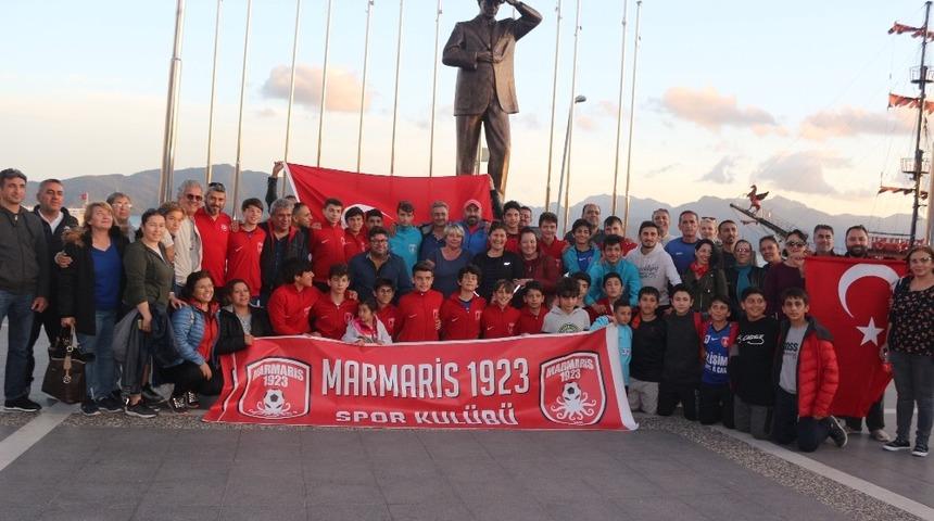 Sponsorsuz girdikleri turnuvada şampiyon oldular