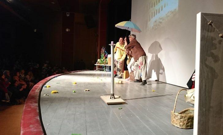 Ahlat’ta ‘’Düş Gezginleri’’ adlı tiyatro oyunu sahnelendi G5