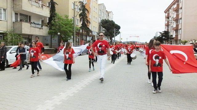 Burhaniye’de öğretmen, öğrenci ve veli bandosu ilgi gördü