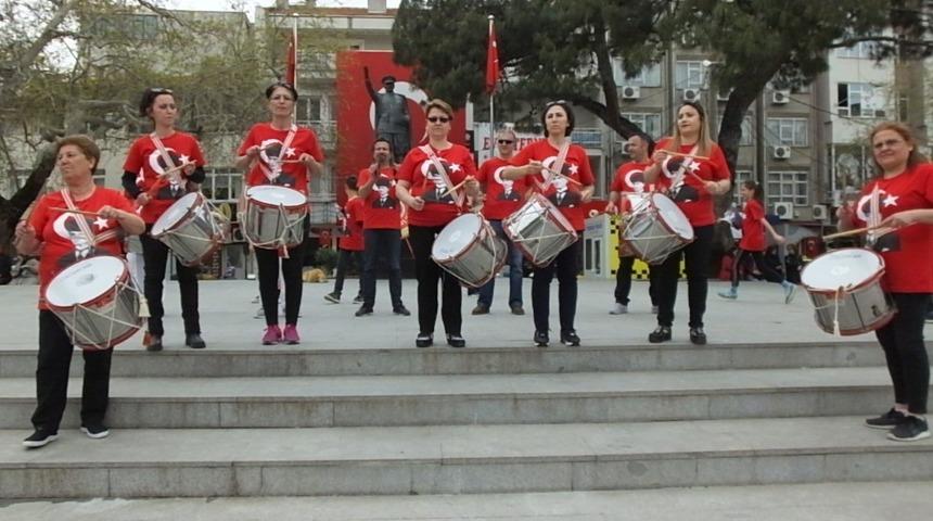 Burhaniye&rsquo;de &ouml;ğretmen, &ouml;ğrenci ve veli bandosu ilgi g&ouml;rd&uuml;