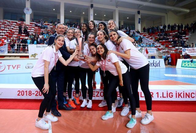 Voleybol Sezonu 1. Lig Bayanlar Lig’inde Şampiyon PTT Spor