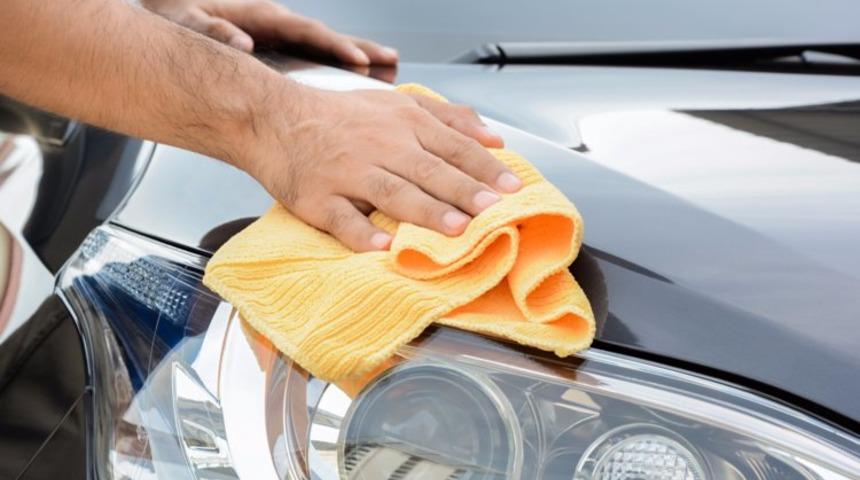 Dikkat arabanıza zarar veriyor olabilir! Kuş pisliği arabadan nasıl çıkartılmalı? 