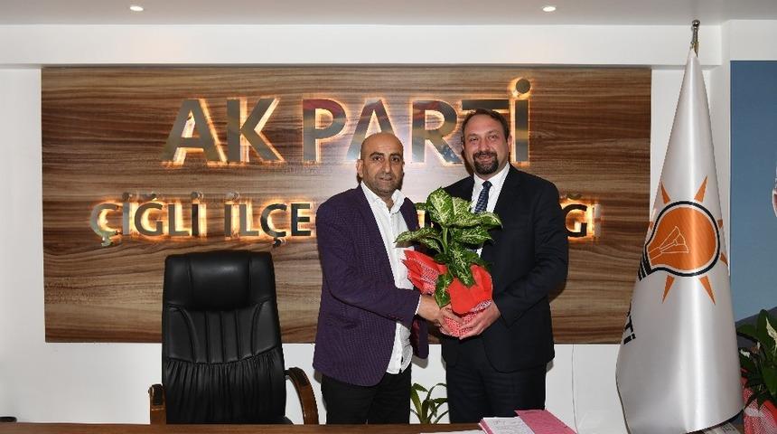 Başkan G&uuml;mr&uuml;k&ccedil;&uuml;&rsquo;den AK Parti ziyaretinde birlik mesajı