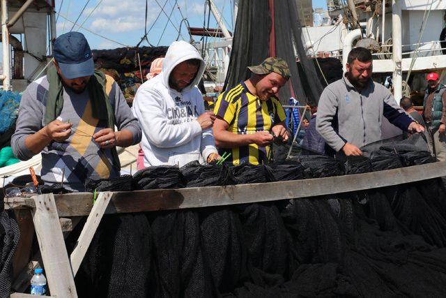 Sezonu kapatan Karadenizli balıkçılar, bakıma başladı