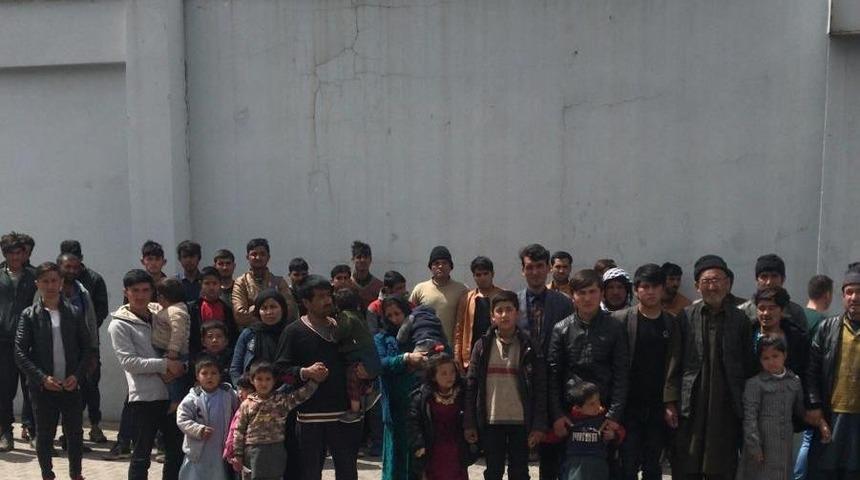 Başkale&rsquo;de 61 ka&ccedil;ak g&ouml;&ccedil;men yakalandı