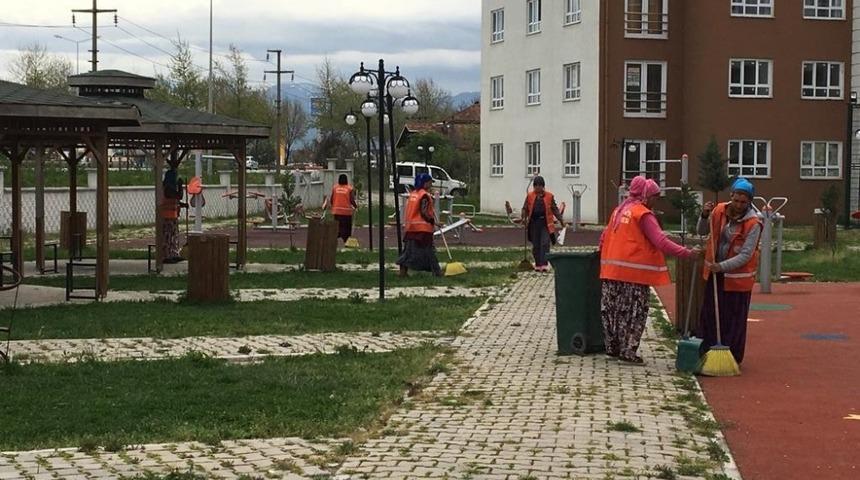 Erenler&rsquo;de bahar temizliği devam ediyor